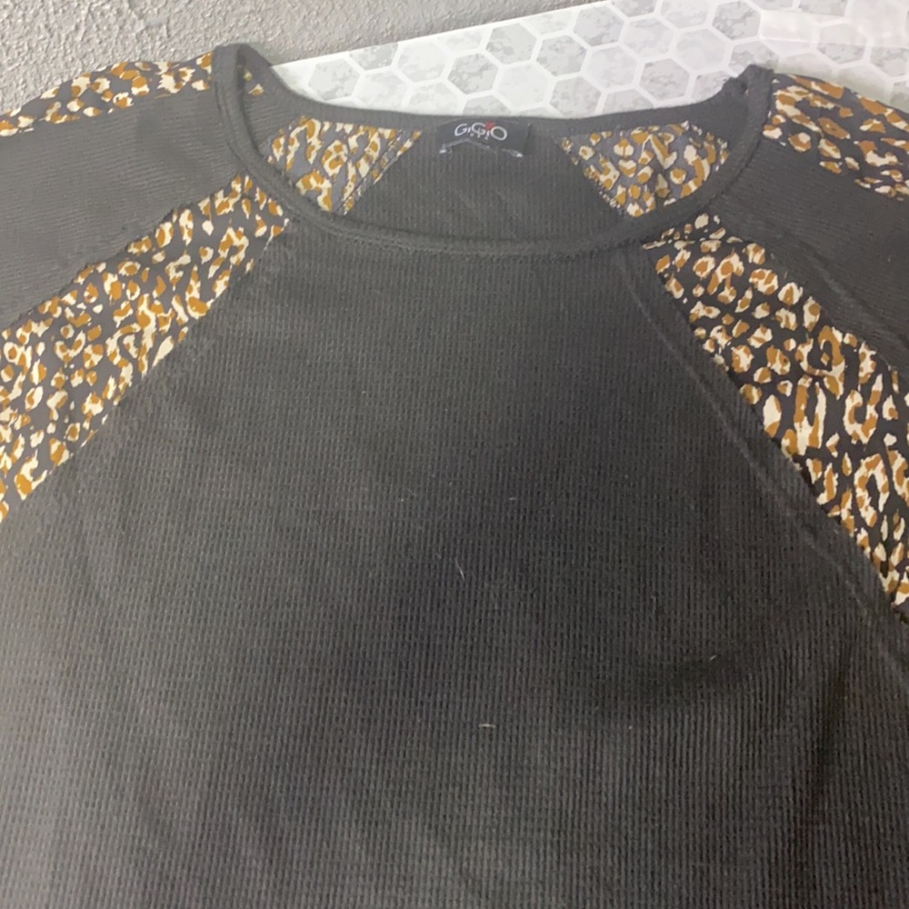 GigiO Large Black Cheetah Print long Sleeve Sweater - Picture 4 of 5